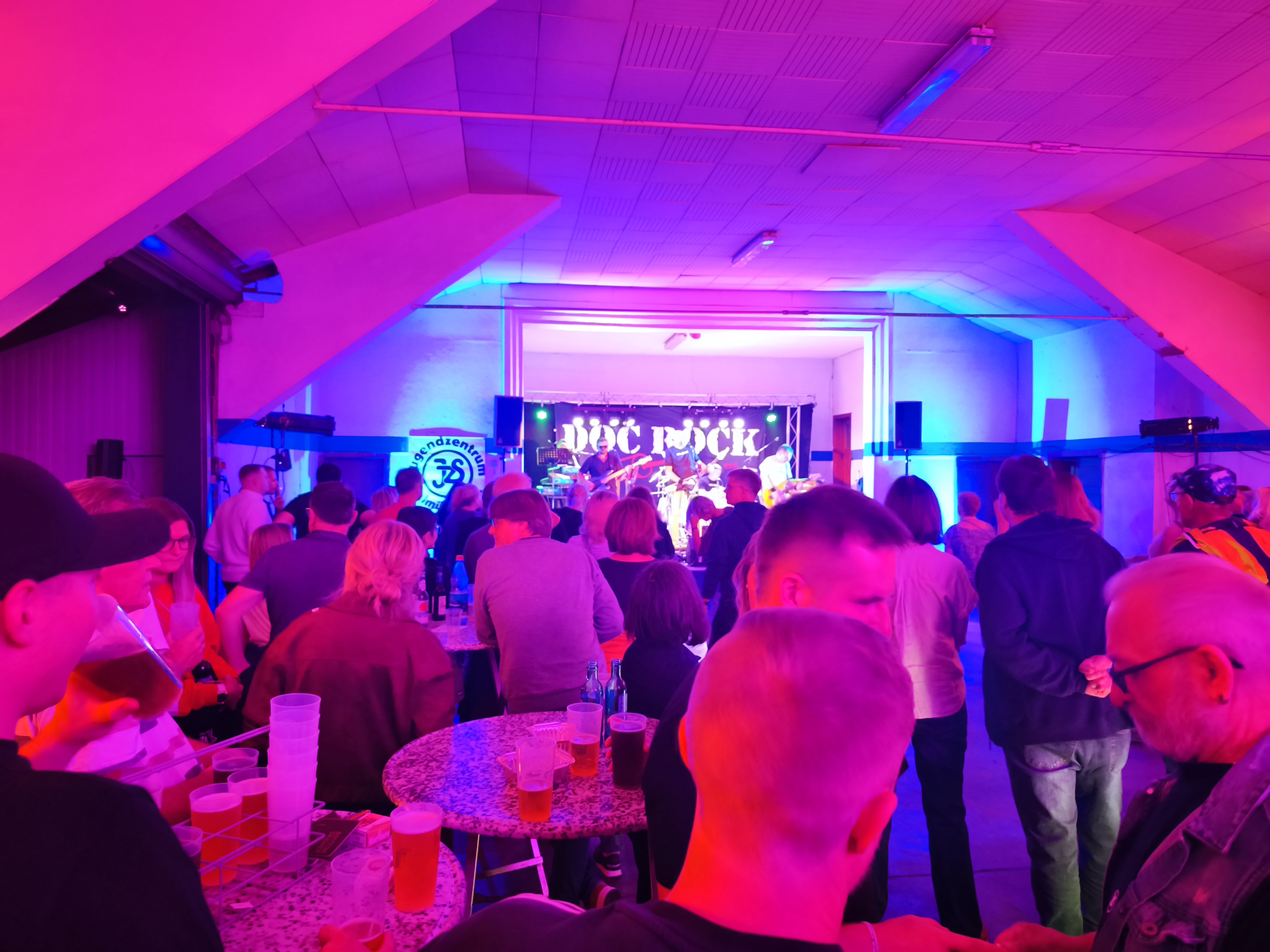 Sommerfest 2026 – Publikum bei der Band